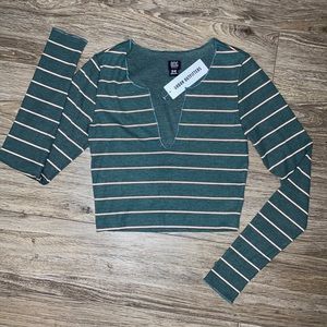 🌿 Striped Urban Outfitters long sleeve V neck